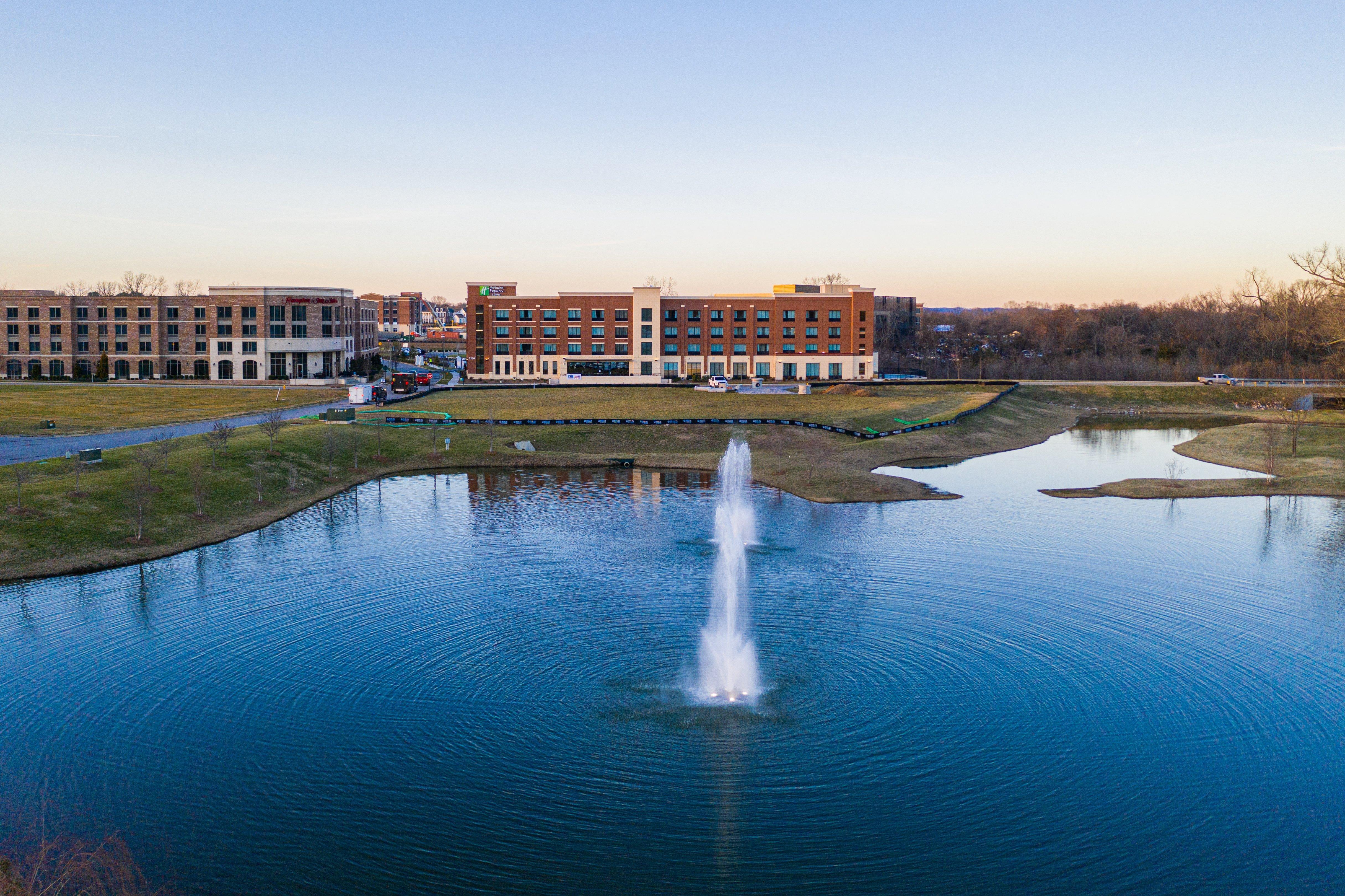 Holiday Inn Express & Suites Franklin - Berry Farms By Ihg Exterior photo